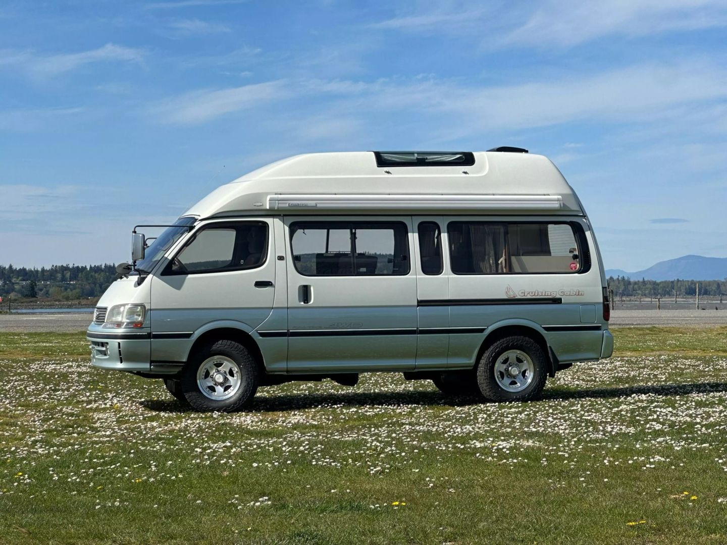 1998-toyota-hiace-camper-for-sale-03