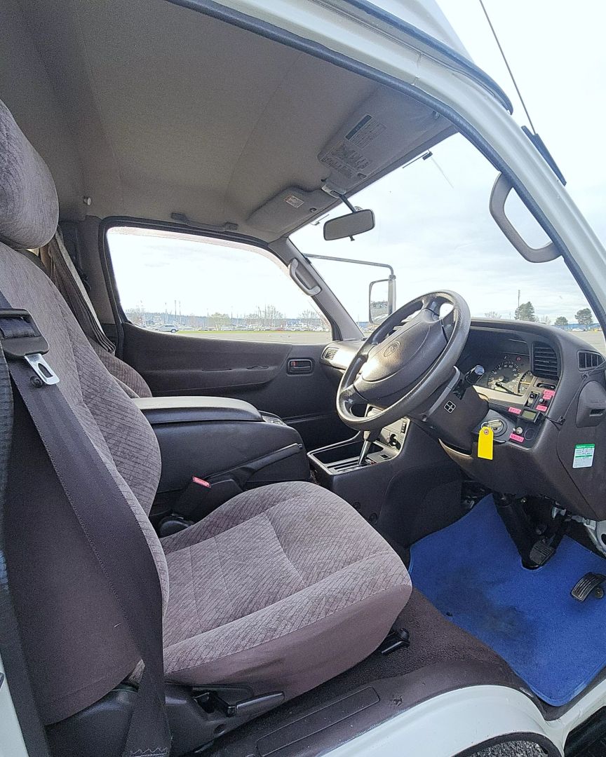 1998-toyota-hiace-camper-for-sale-13