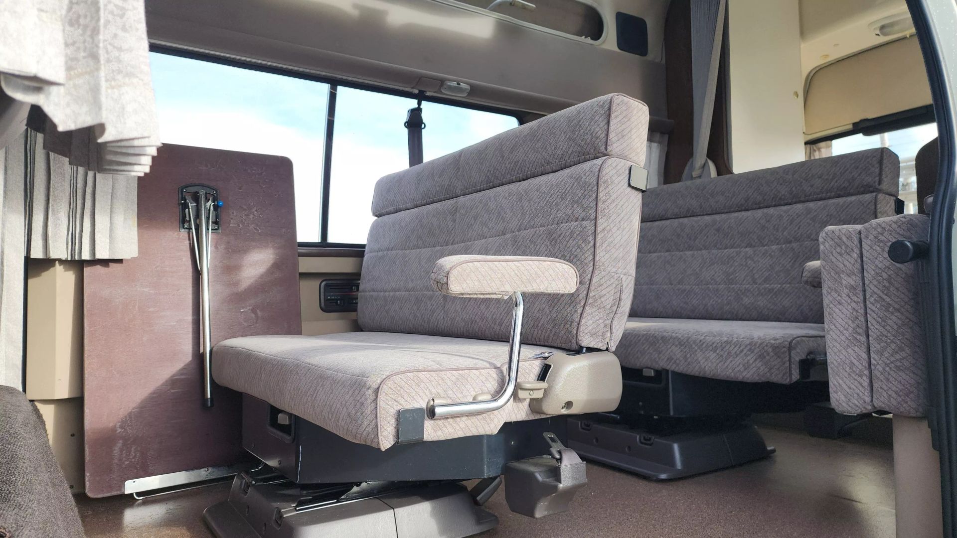 1998-toyota-hiace-camper-for-sale-26