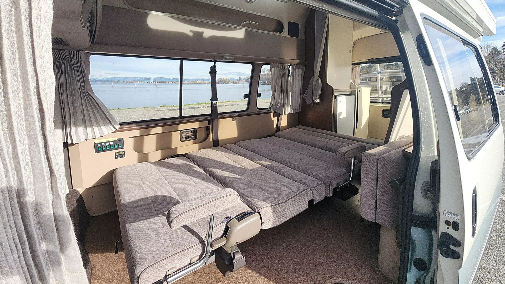 1998-toyota-hiace-camper-for-sale-30