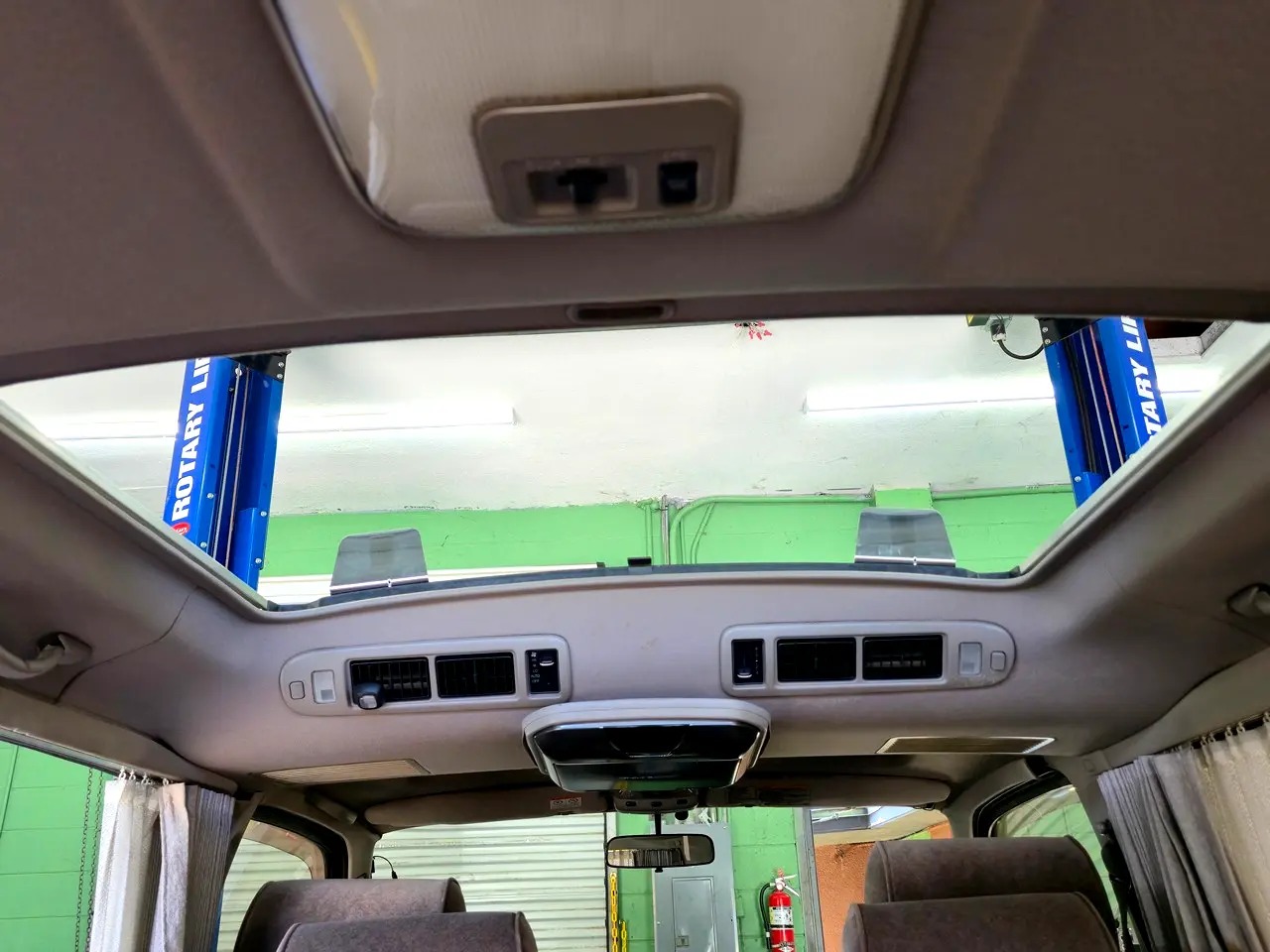 1998-toyota-hiace-super-custom-limited (1)