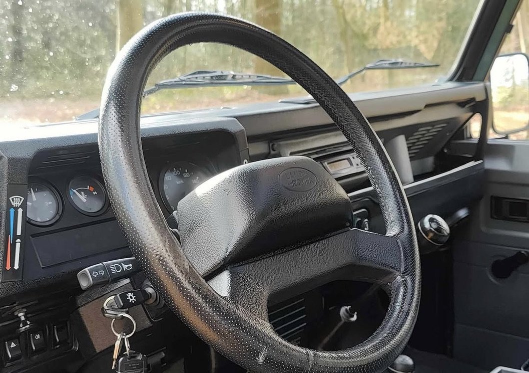 1999-land-rover-defender-110-td5-for-sale-02