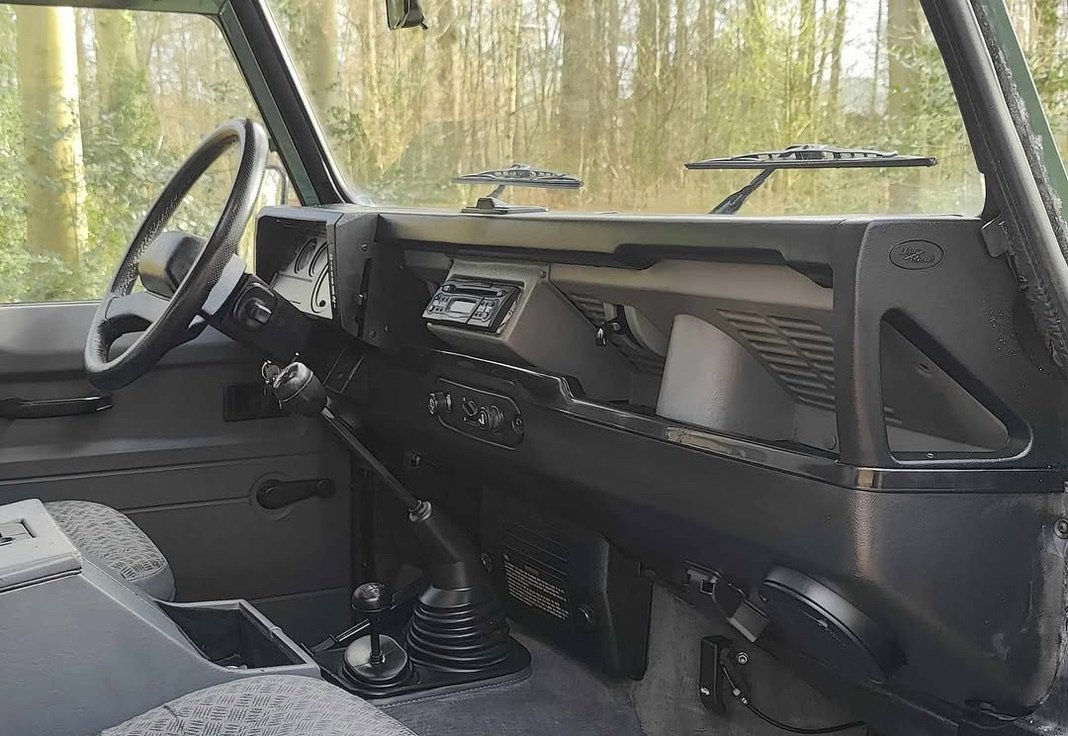 1999-land-rover-defender-110-td5-for-sale-03
