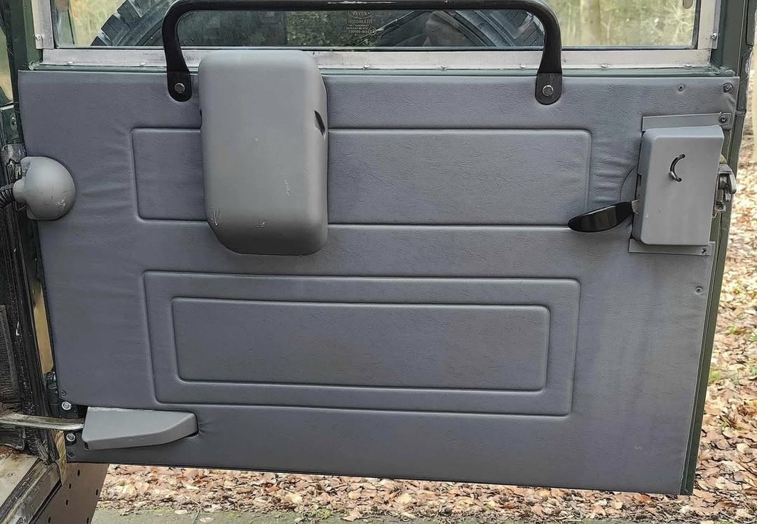 1999-land-rover-defender-110-td5-for-sale-06