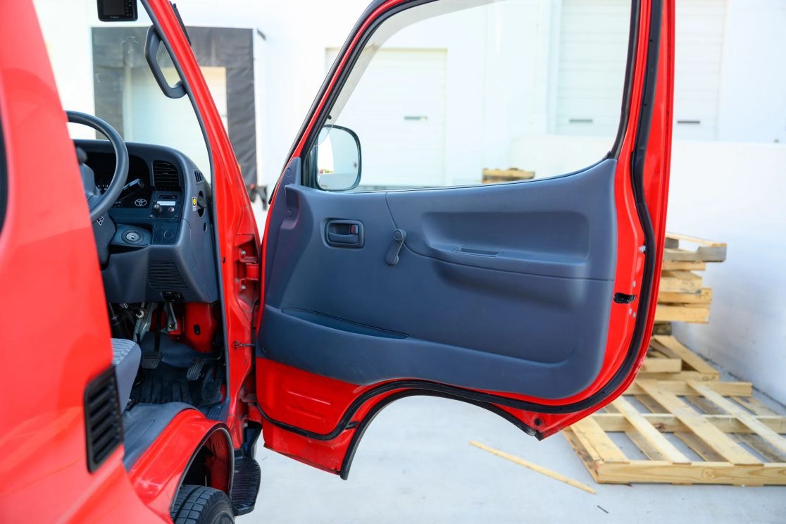 1999-toyota-hiace-fire-van (11)