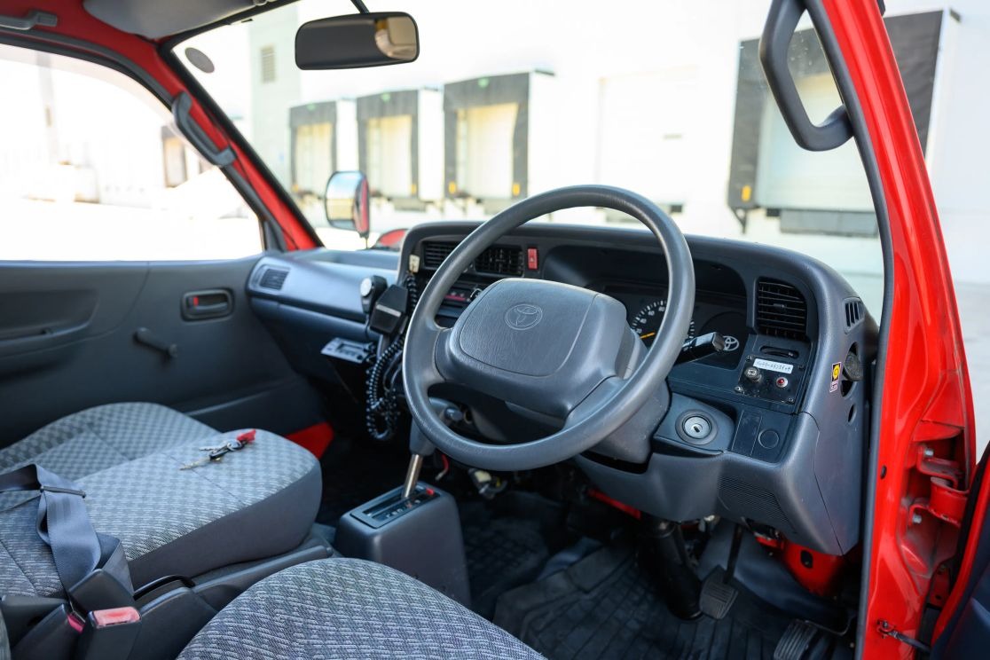 1999-toyota-hiace-fire-van (131)