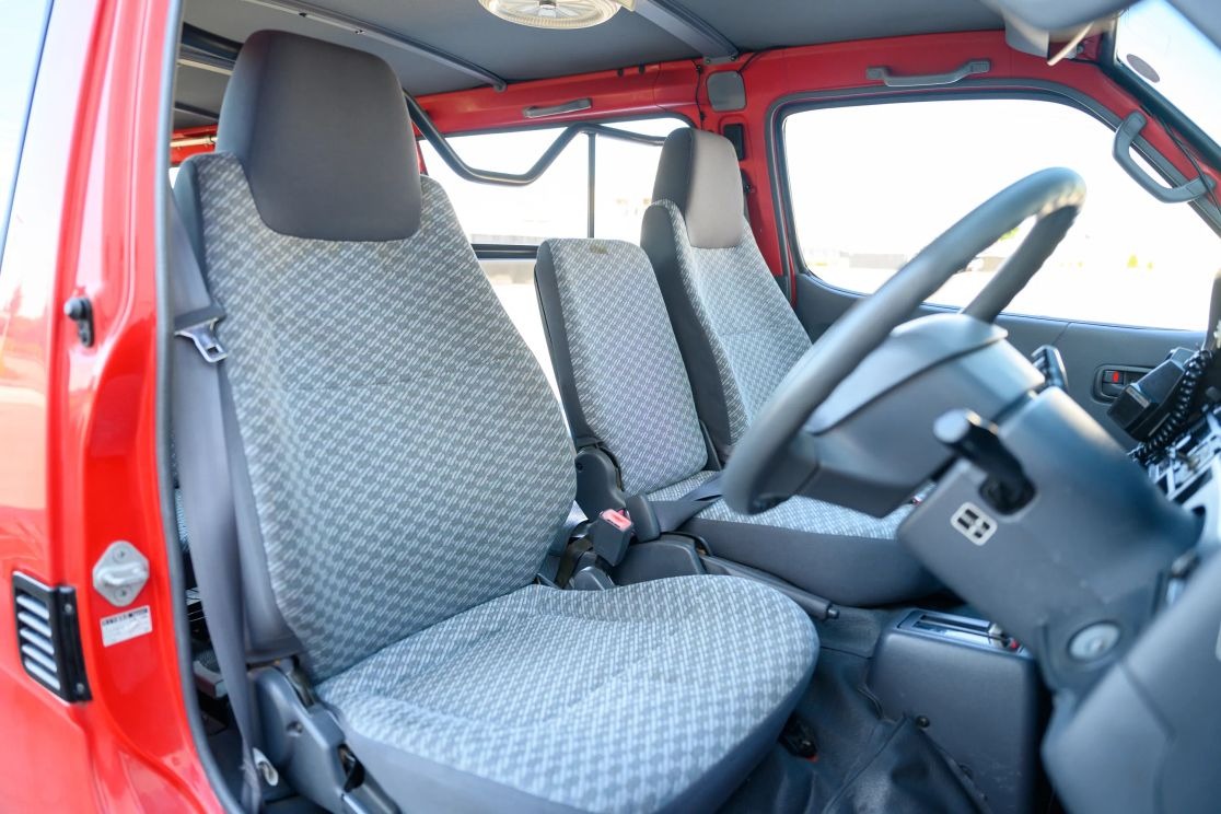 1999-toyota-hiace-fire-van (134)