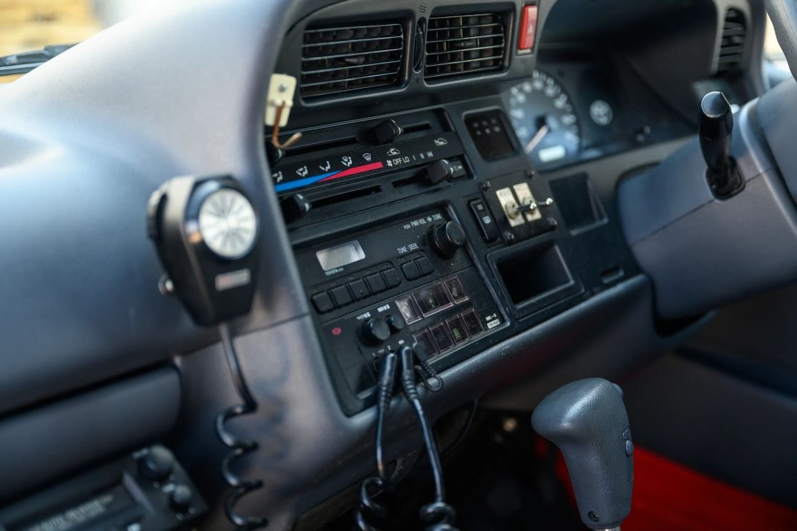 1999-toyota-hiace-fire-van (14)