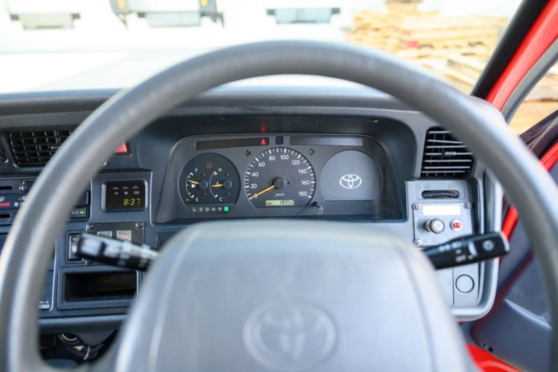 1999-toyota-hiace-fire-van (17)