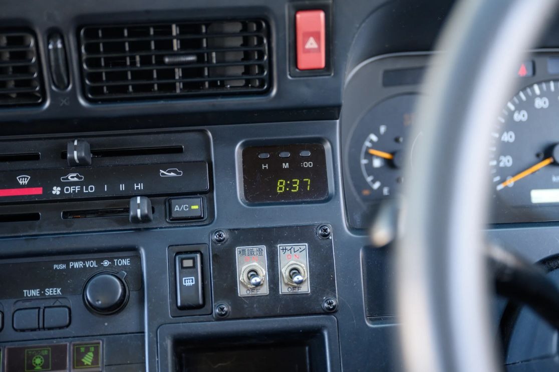 1999-toyota-hiace-fire-van (3)