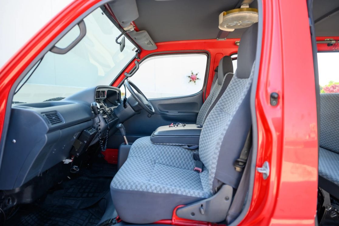 1999-toyota-hiace-fire-van (36)
