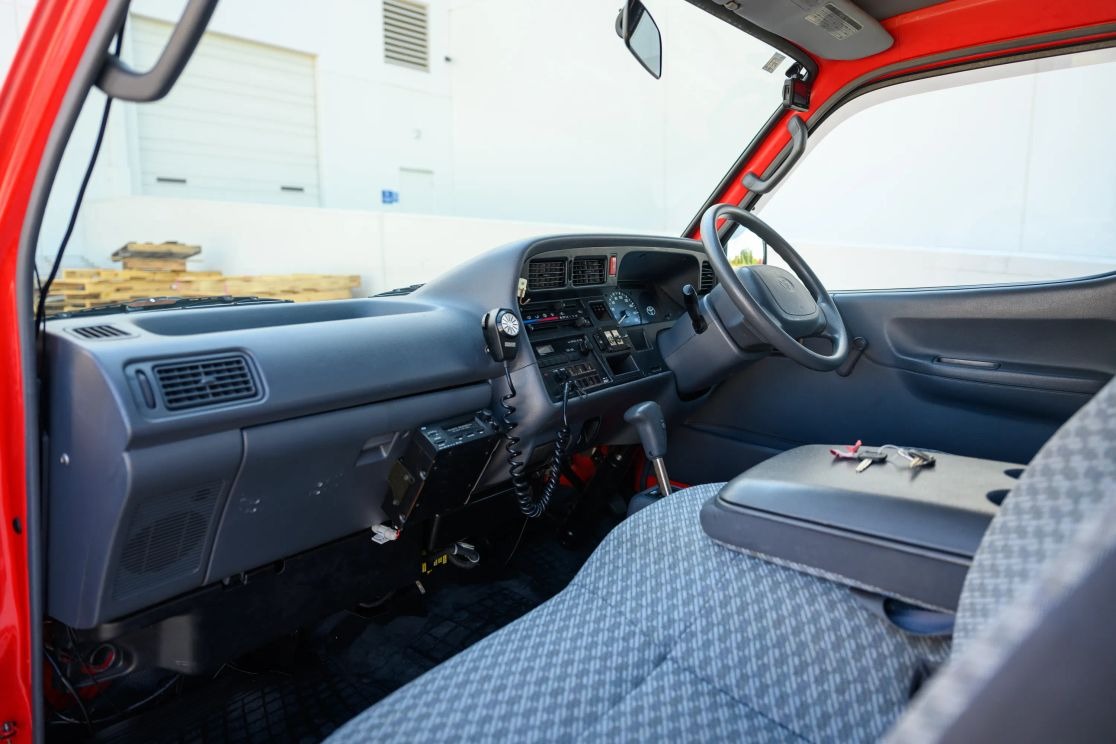 1999-toyota-hiace-fire-van (39)