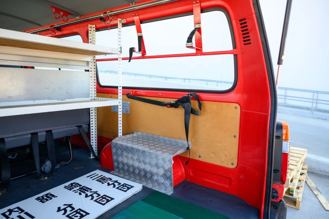 1999-toyota-hiace-fire-van (47)