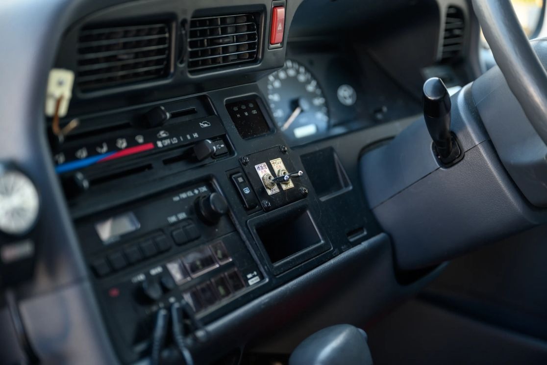 1999-toyota-hiace-fire-van (7)