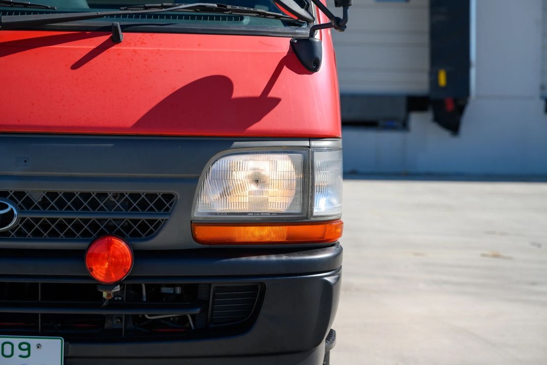1999-toyota-hiace-fire-van (81)