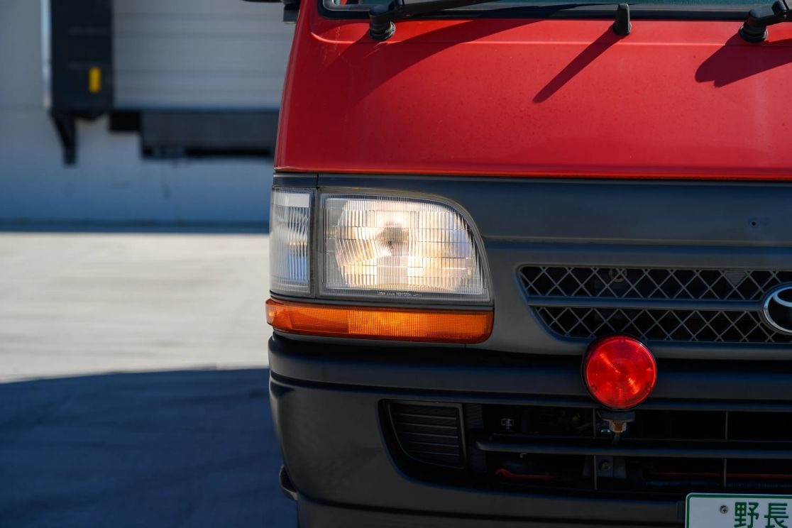 1999-toyota-hiace-fire-van (92)