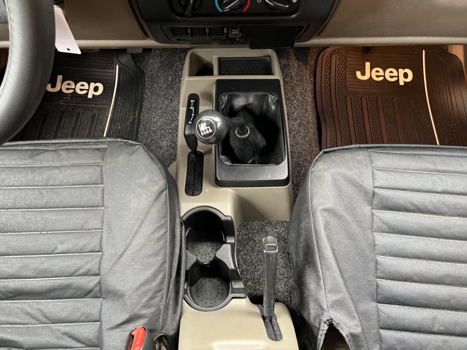 2005-jeep-wrangler-unlimited-rubicon-for-sale (24)