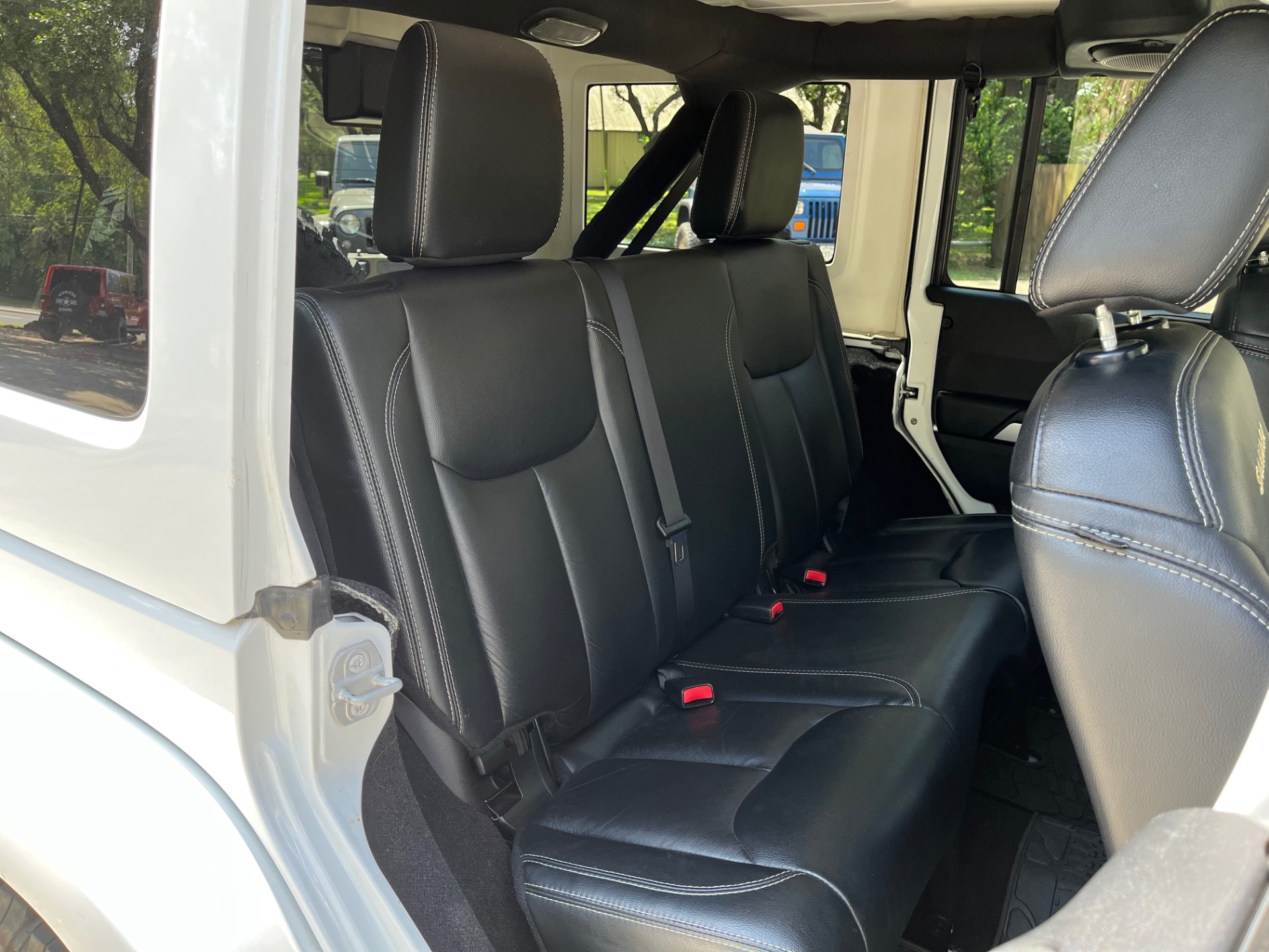 2014-jeep-wrangler-unlimited-sahara-for-sale (1)