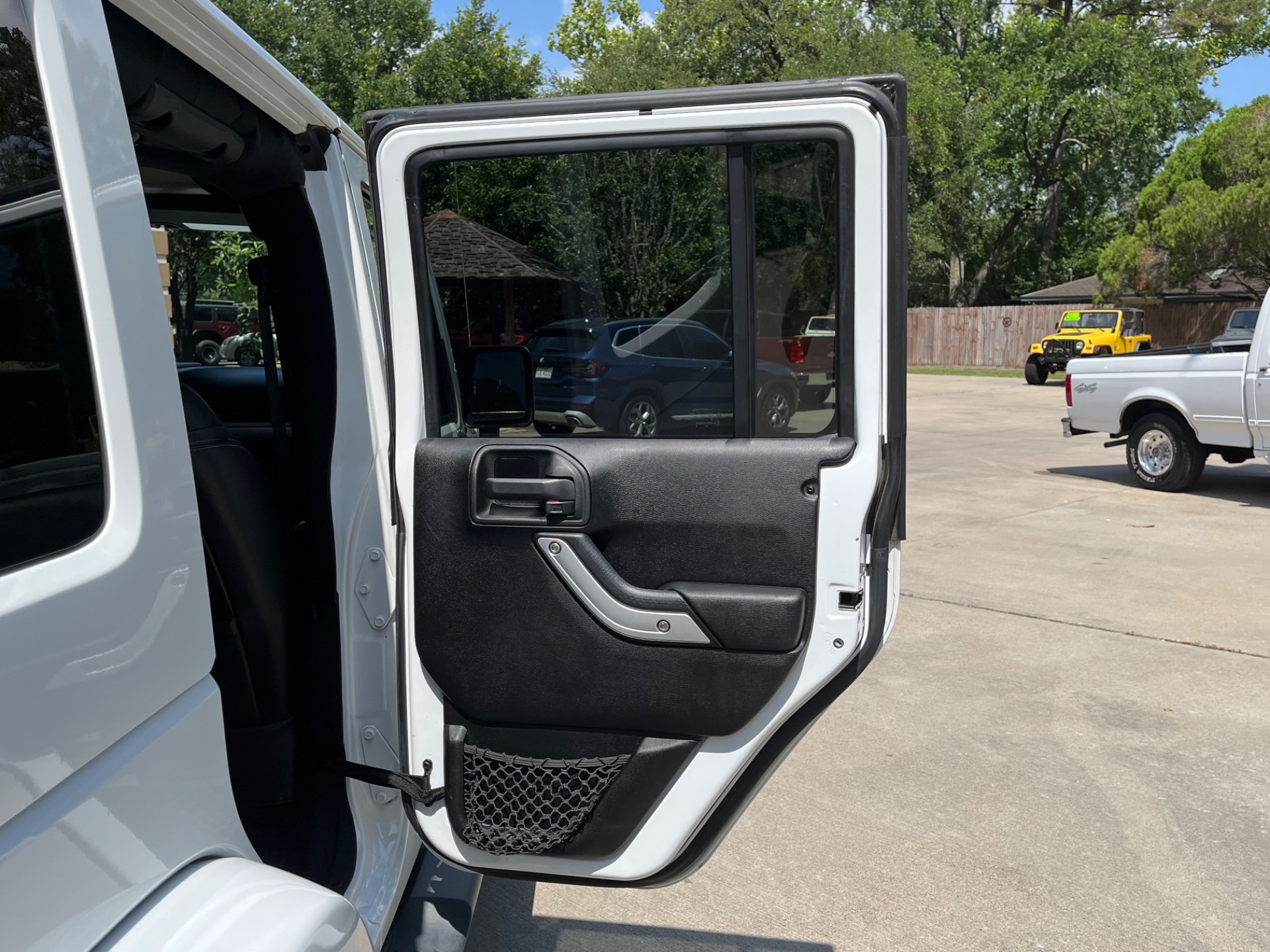 2014-jeep-wrangler-unlimited-sahara-for-sale (2)