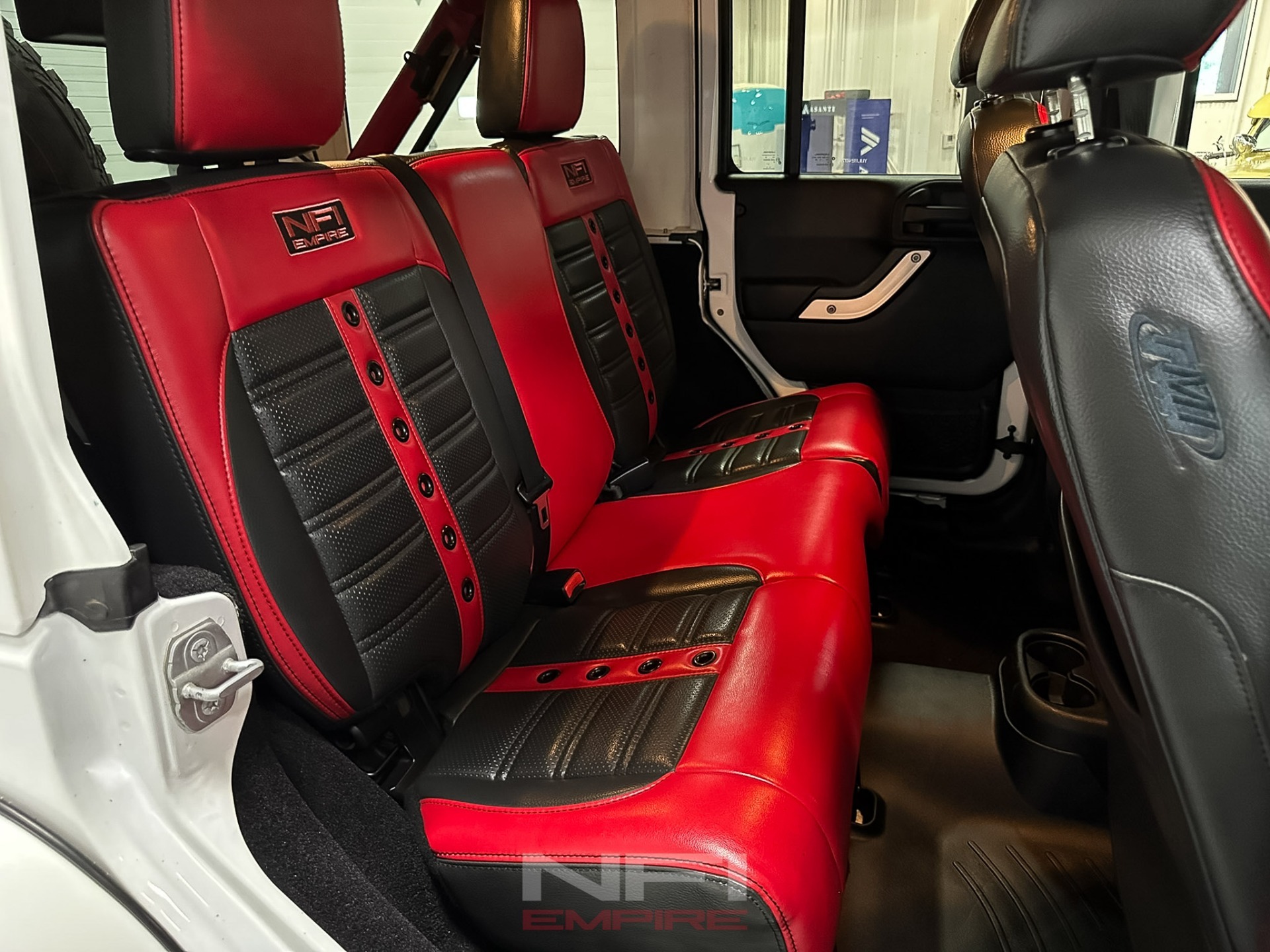 2014-jeep-wrangler-unlimited-sahara-modified (13)