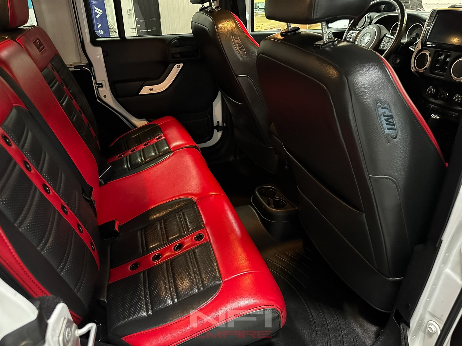 2014-jeep-wrangler-unlimited-sahara-modified (14)
