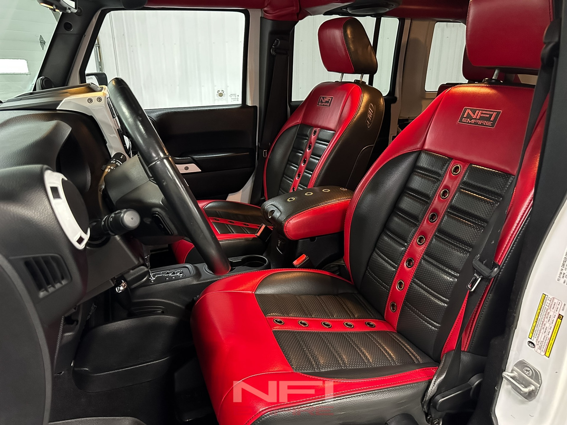2014-jeep-wrangler-unlimited-sahara-modified (31)