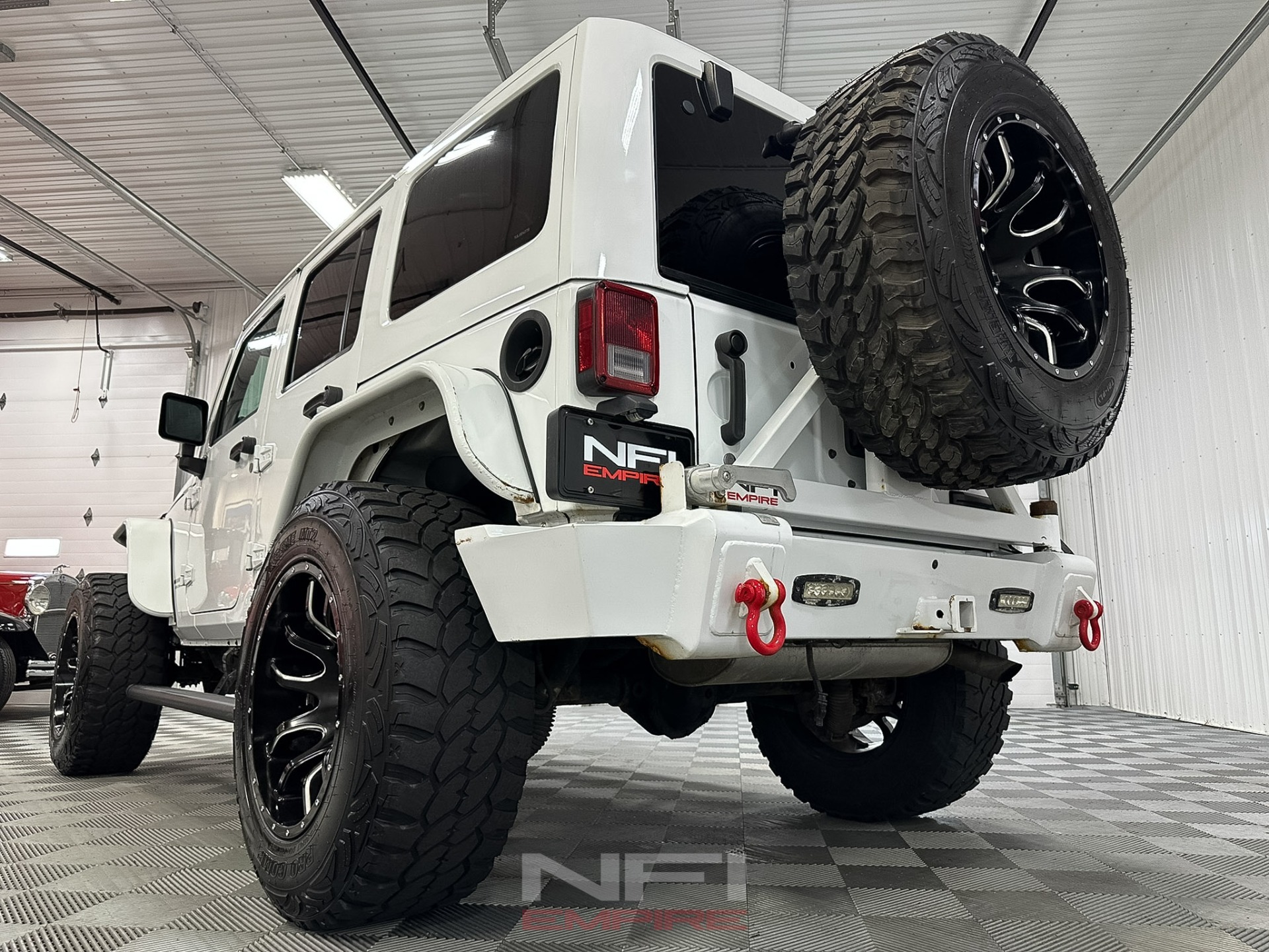 2014-jeep-wrangler-unlimited-sahara-modified (34)