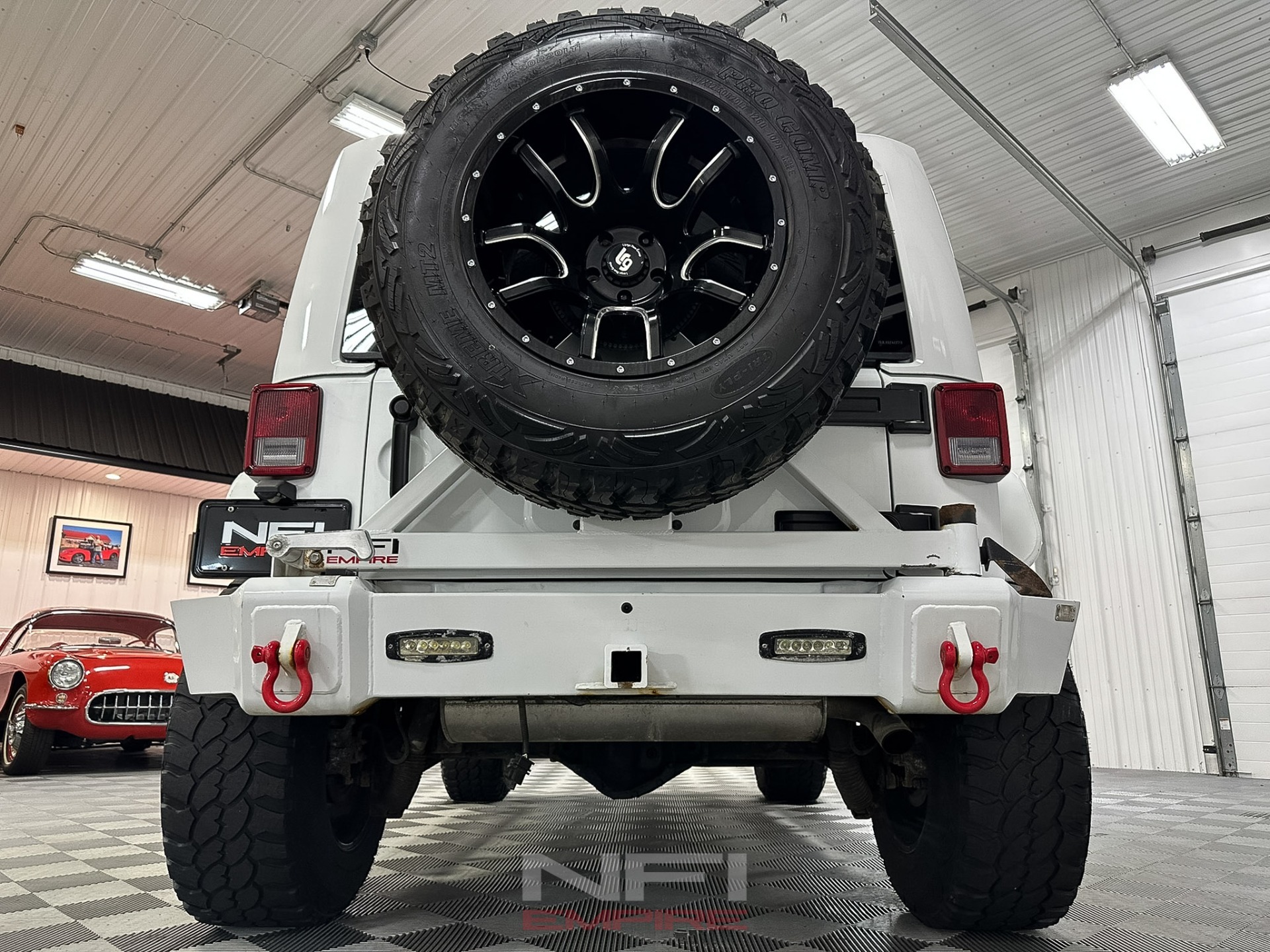 2014-jeep-wrangler-unlimited-sahara-modified (35)