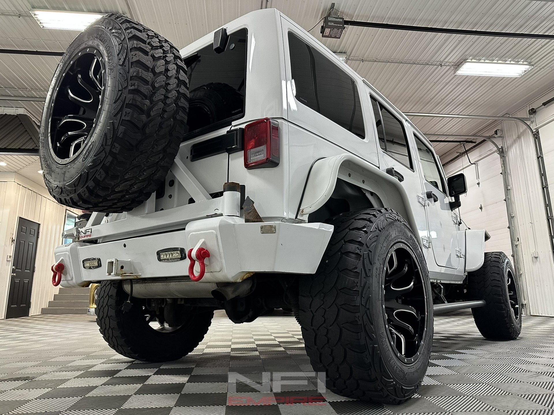 2014-jeep-wrangler-unlimited-sahara-modified (36)