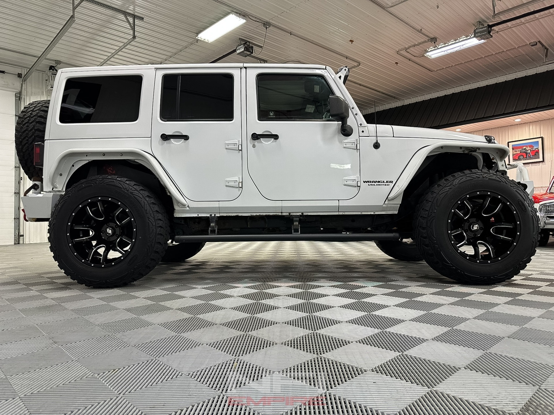 2014-jeep-wrangler-unlimited-sahara-modified (38)