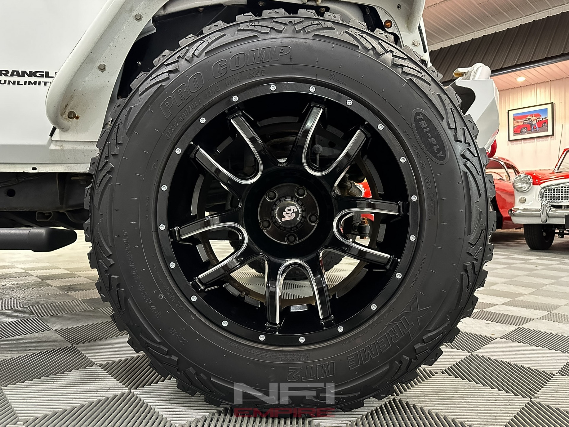 2014-jeep-wrangler-unlimited-sahara-modified (39)