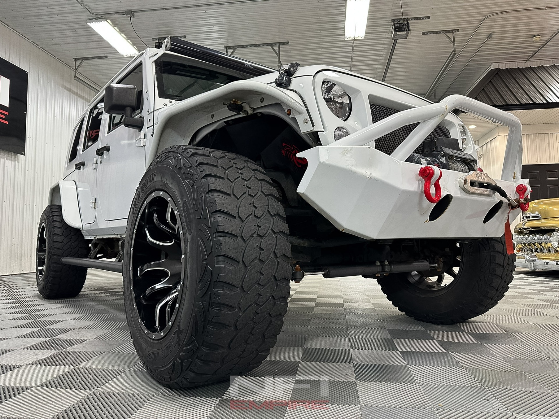 2014-jeep-wrangler-unlimited-sahara-modified (40)