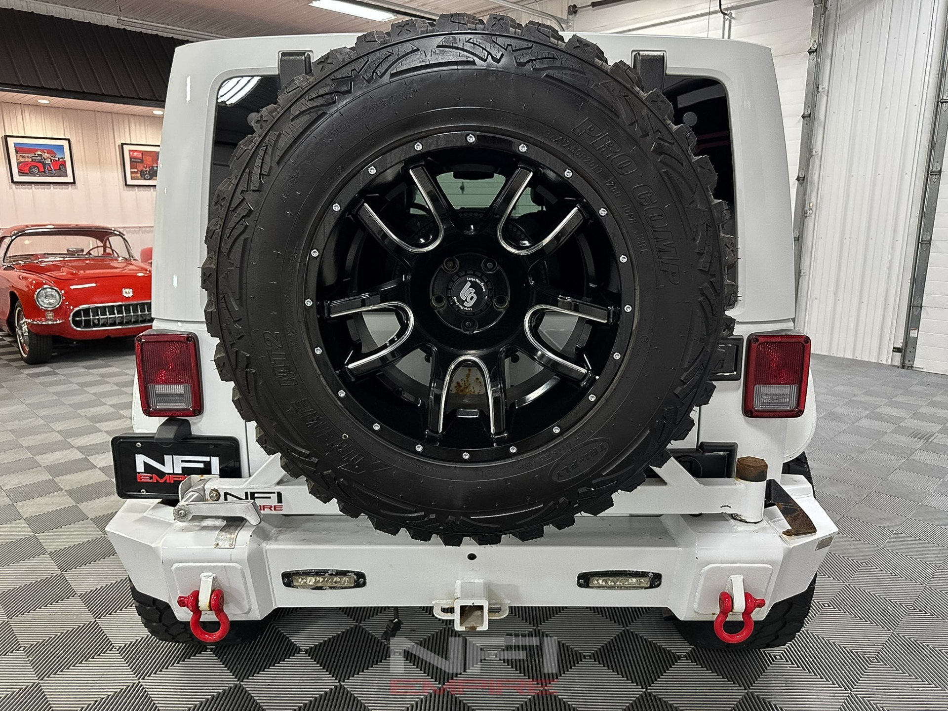 2014-jeep-wrangler-unlimited-sahara-modified (47)