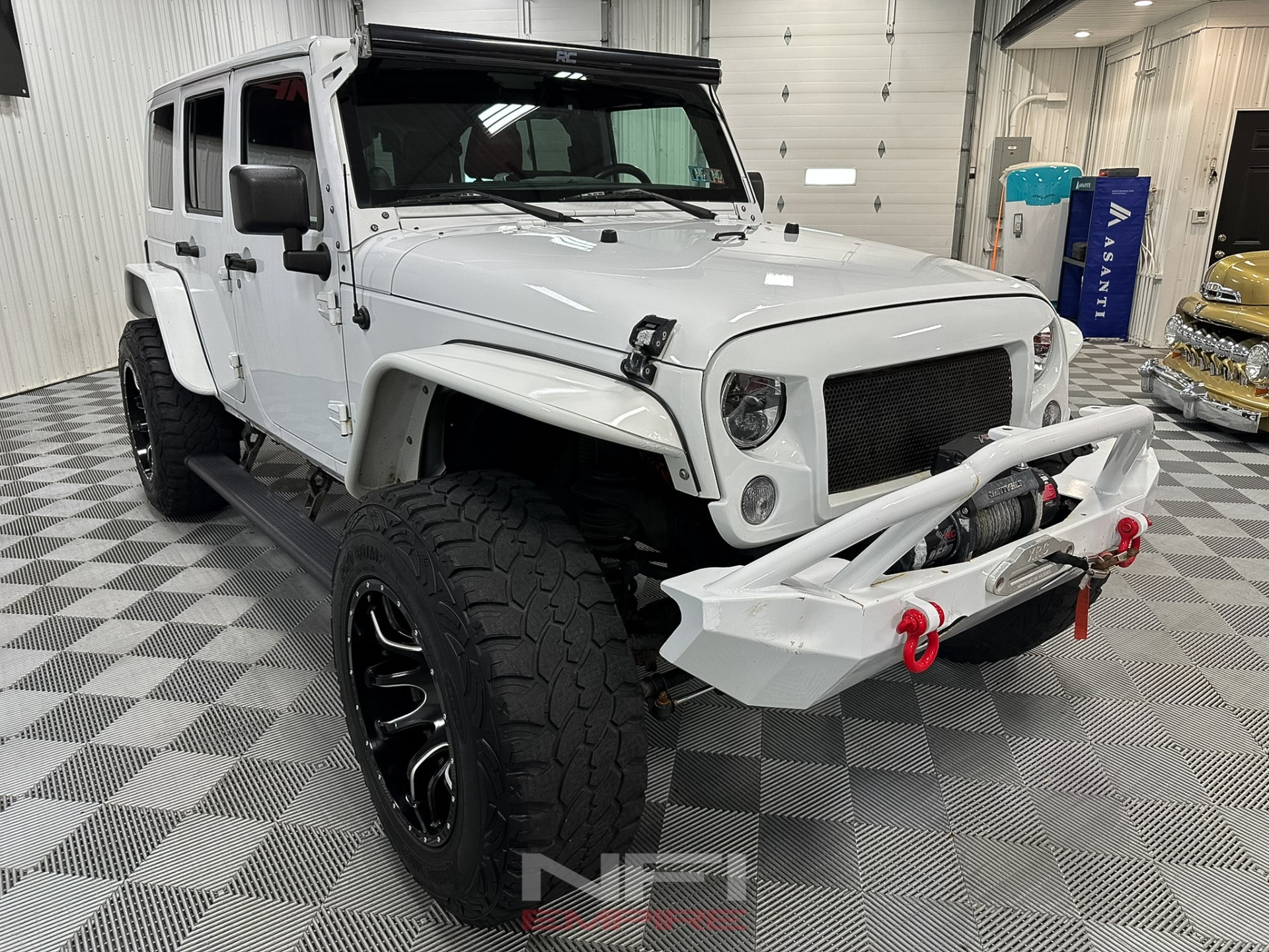 2014-jeep-wrangler-unlimited-sahara-modified (51)