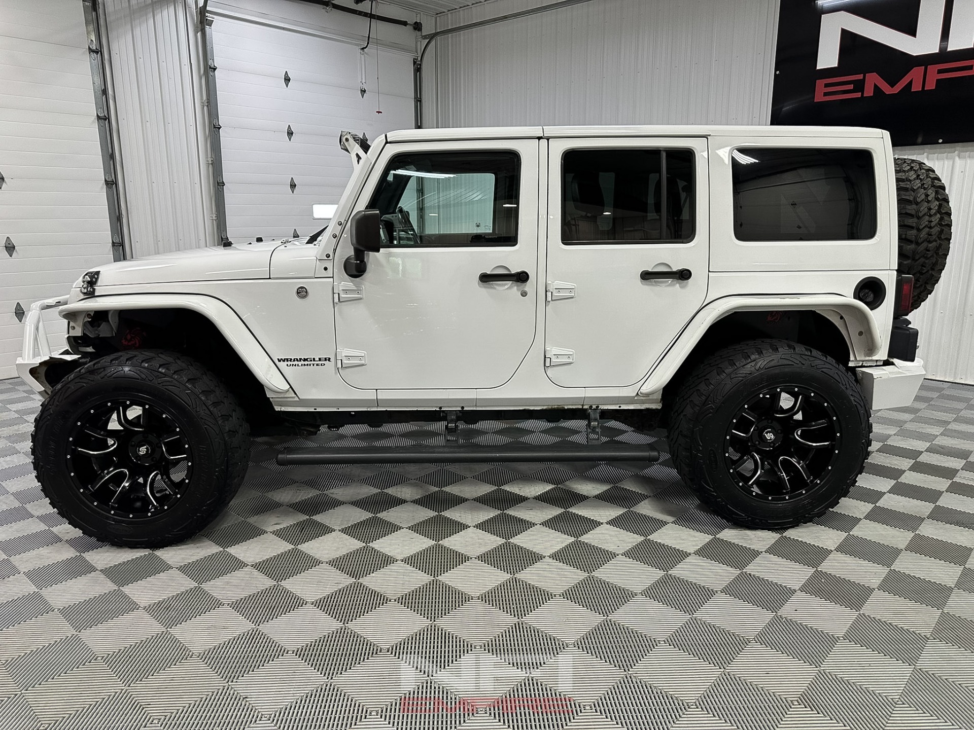 2014-jeep-wrangler-unlimited-sahara-modified (53)