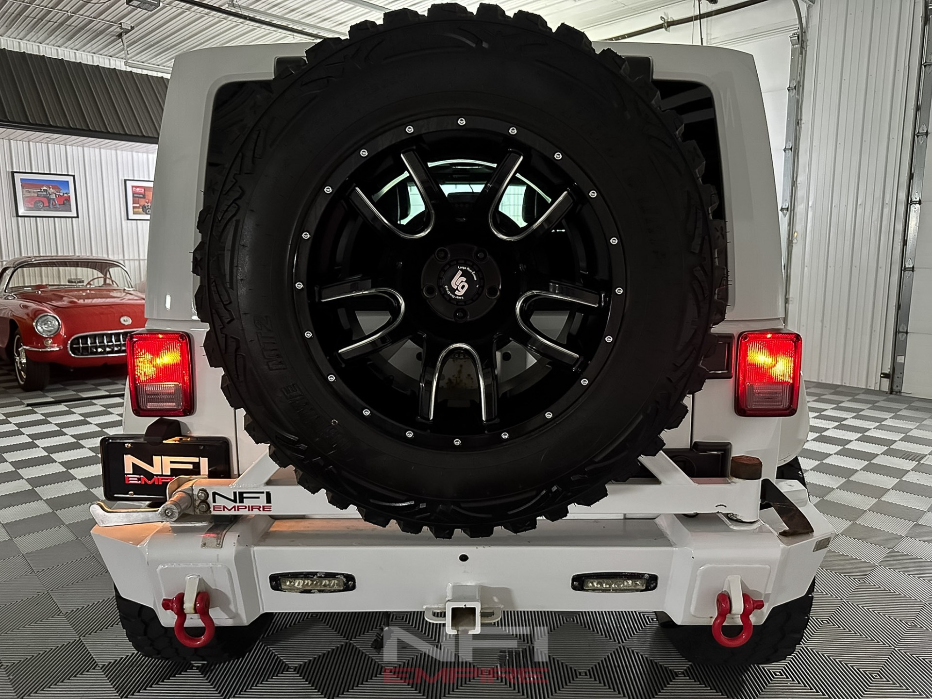 2014-jeep-wrangler-unlimited-sahara-modified (7)