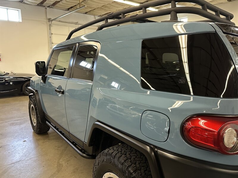 2014-toyota-fj-cruiser-trail-teams-edition (13)