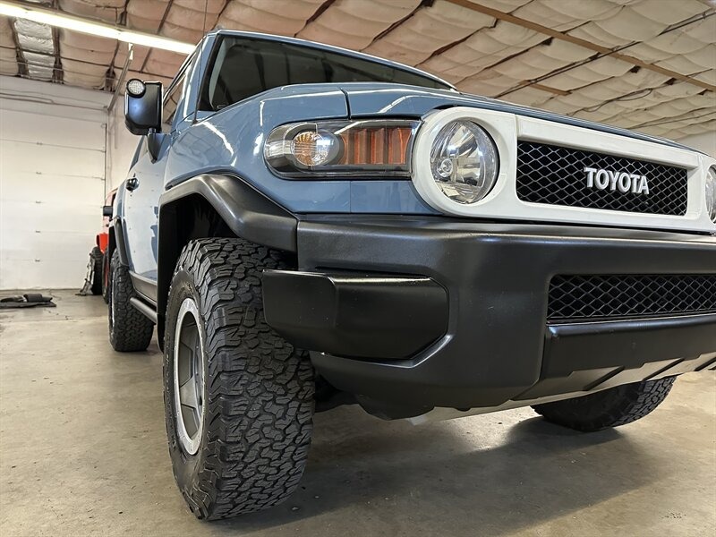 2014-toyota-fj-cruiser-trail-teams-edition (19)