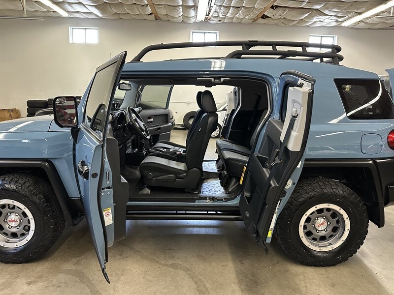 2014-toyota-fj-cruiser-trail-teams-edition (20)