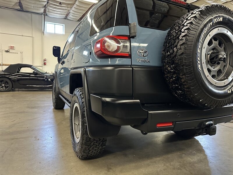 2014-toyota-fj-cruiser-trail-teams-edition (21)