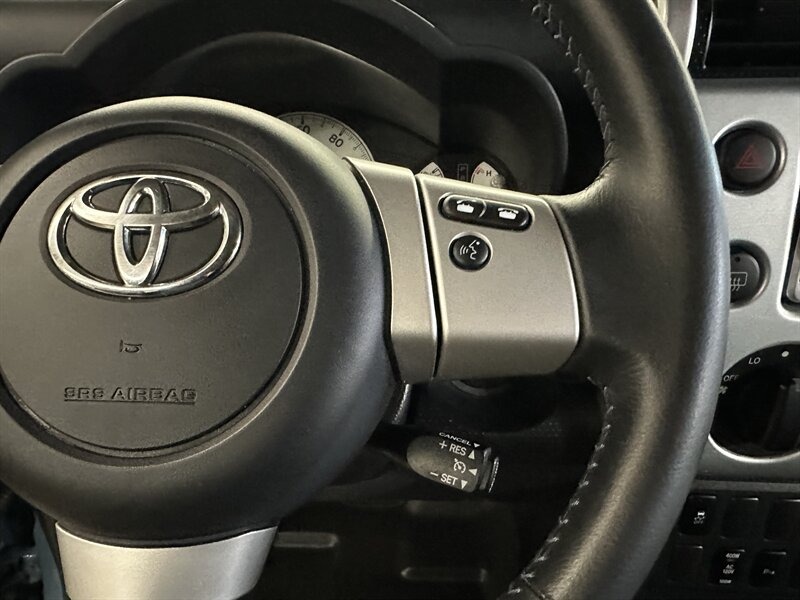 2014-toyota-fj-cruiser-trail-teams-edition (33)