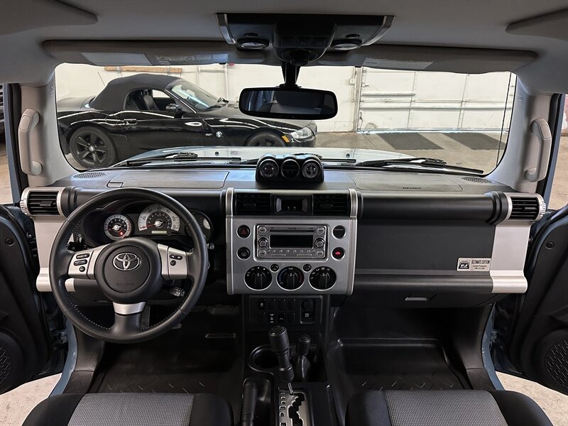 2014-toyota-fj-cruiser-trail-teams-edition (44)