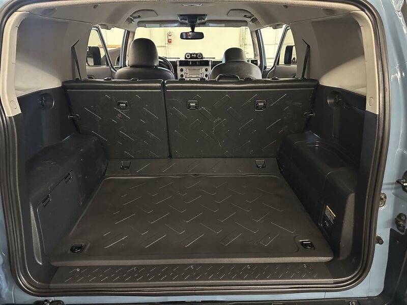 2014-toyota-fj-cruiser-trail-teams-edition (45)