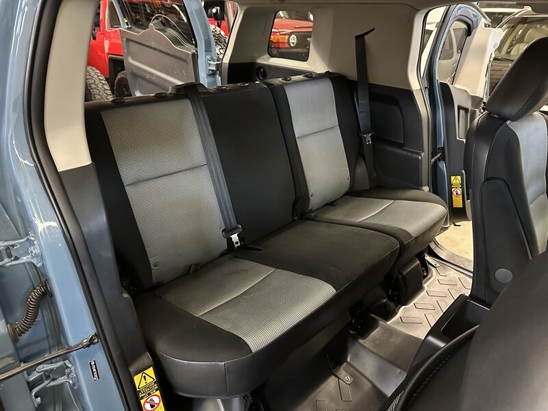 2014-toyota-fj-cruiser-trail-teams-edition (49)