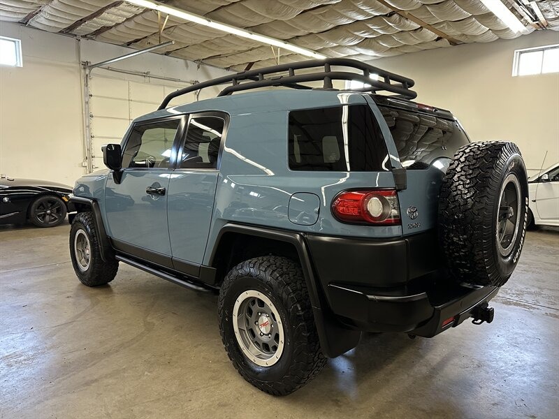 2014-toyota-fj-cruiser-trail-teams-edition (57)