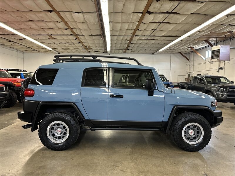 2014-toyota-fj-cruiser-trail-teams-edition (59)