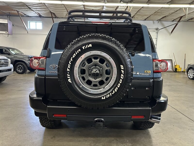 2014-toyota-fj-cruiser-trail-teams-edition (61)