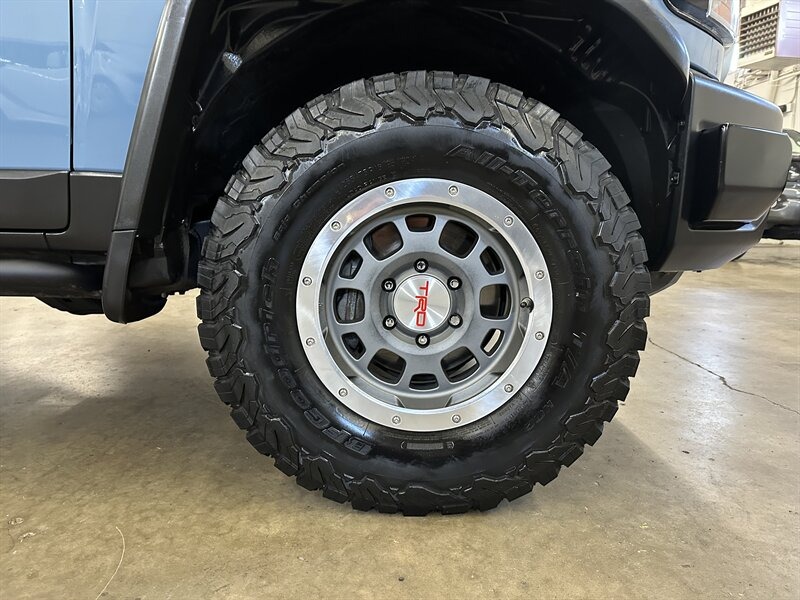 2014-toyota-fj-cruiser-trail-teams-edition (8)
