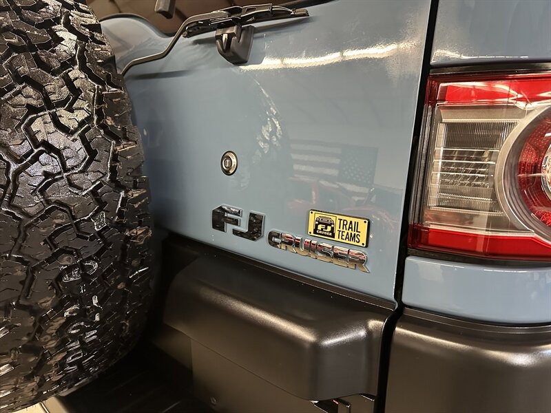2014-toyota-fj-cruiser-trail-teams-edition (9)