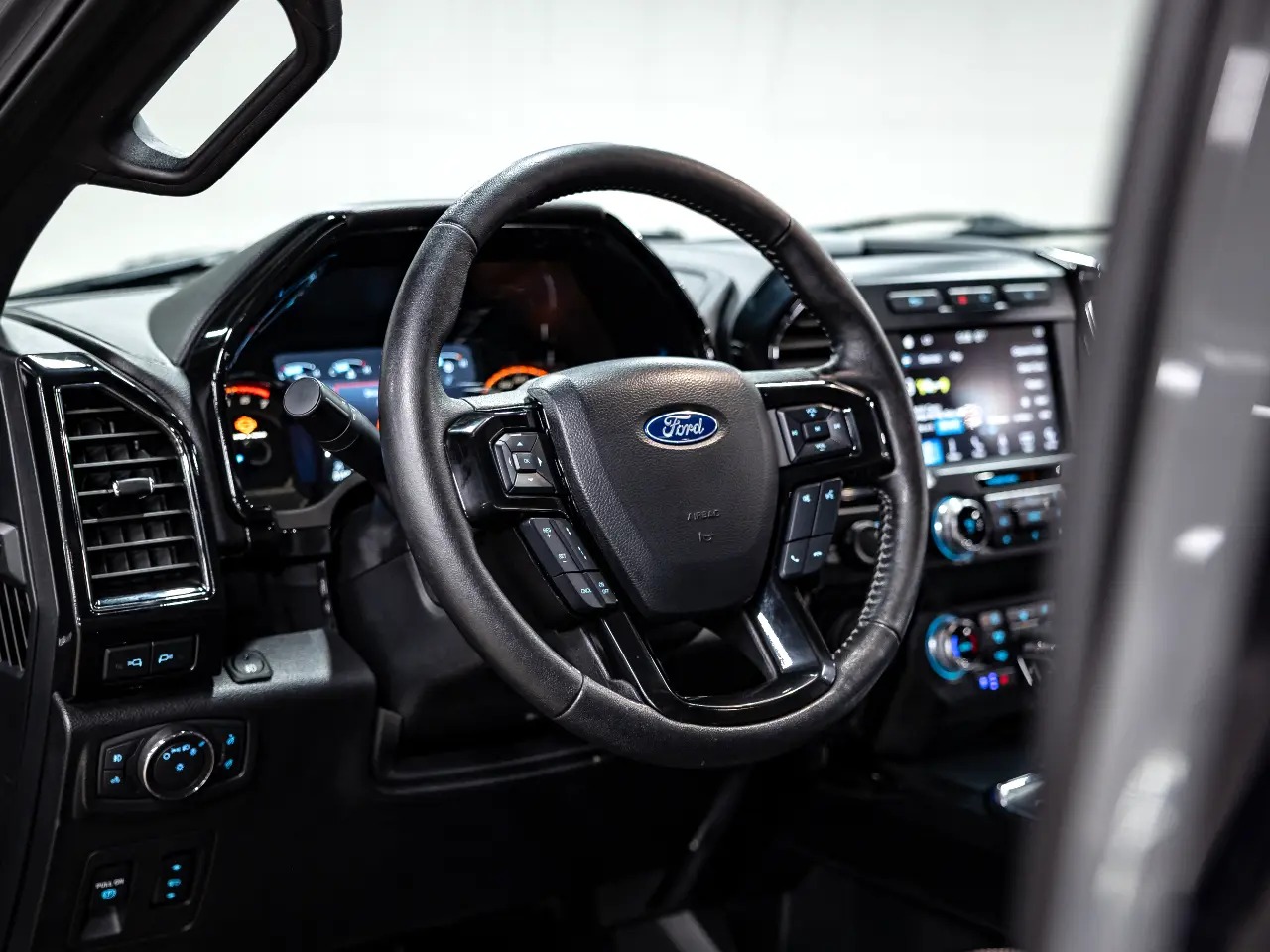 2019-ford-f150-lariat-super-crew (47)